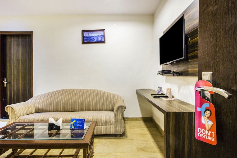 FabHotel Trivana Premium Room, 1 King Bed 5