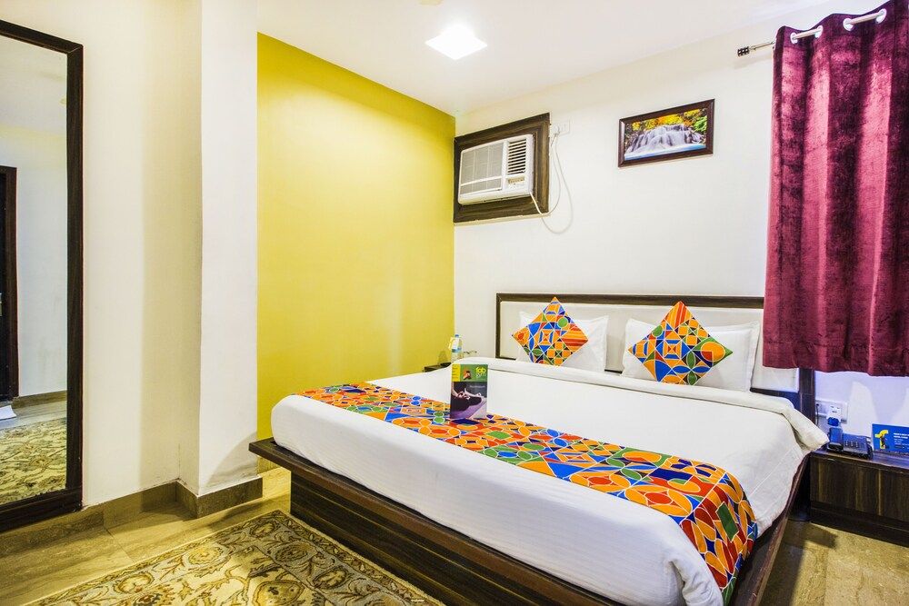 FabHotel Trivana Premium Room, 1 King Bed 3