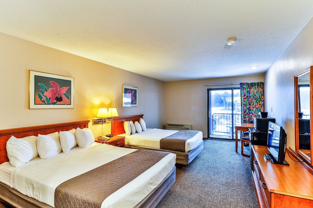 Economy Room, 2 Queen Beds