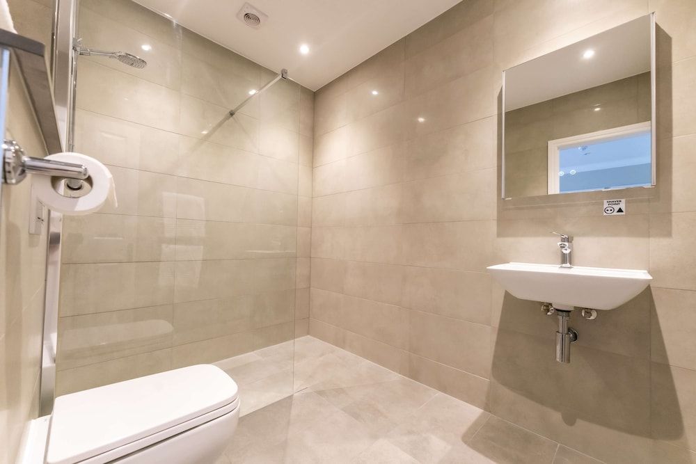 Oatlands Park Hotel Executive Room, 1 King Bed 4