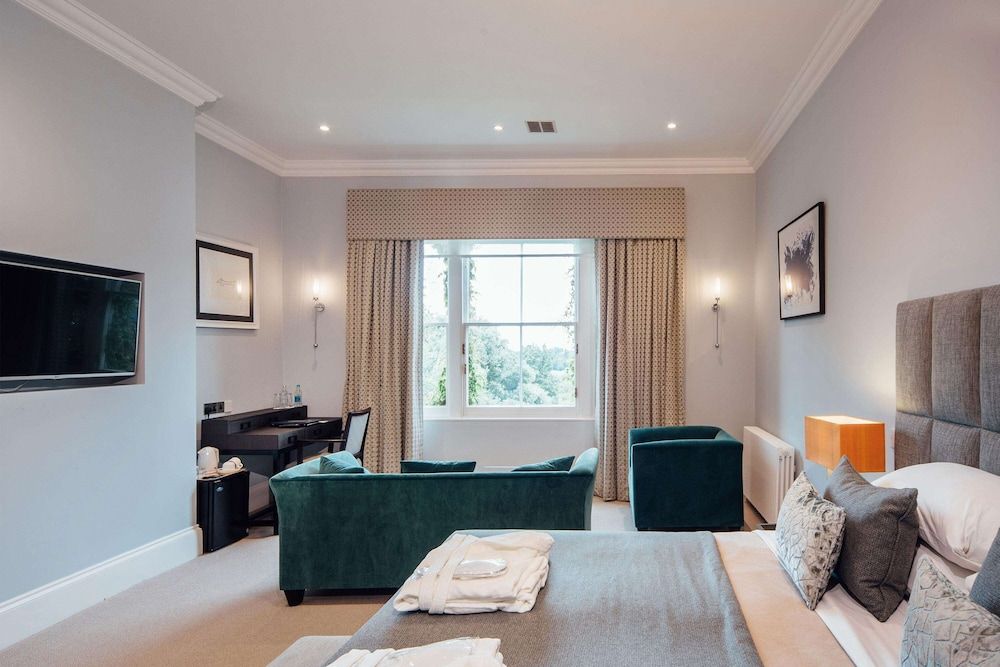 Oatlands Park Hotel Deluxe Double Room 3