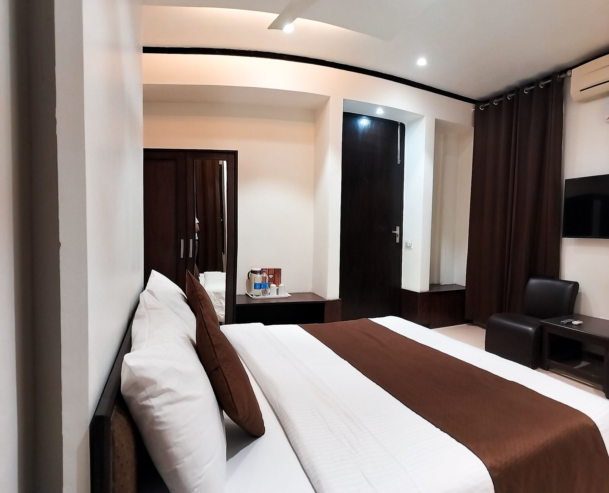 Wind Cross Hotel Deluxe Room 2