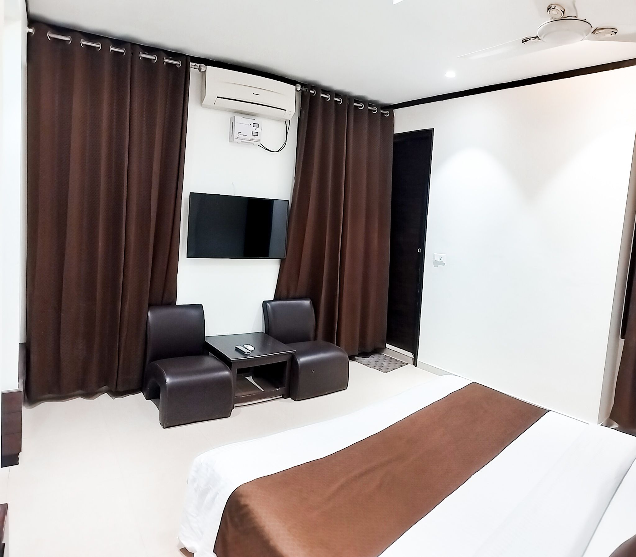 Wind Cross Hotel Deluxe Room 9