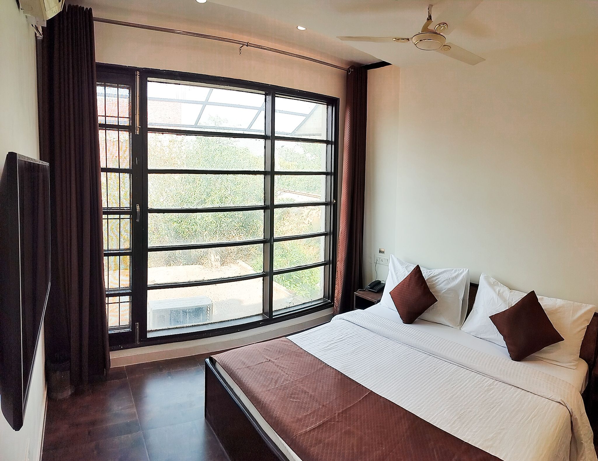 Wind Cross Hotel Deluxe Room 3