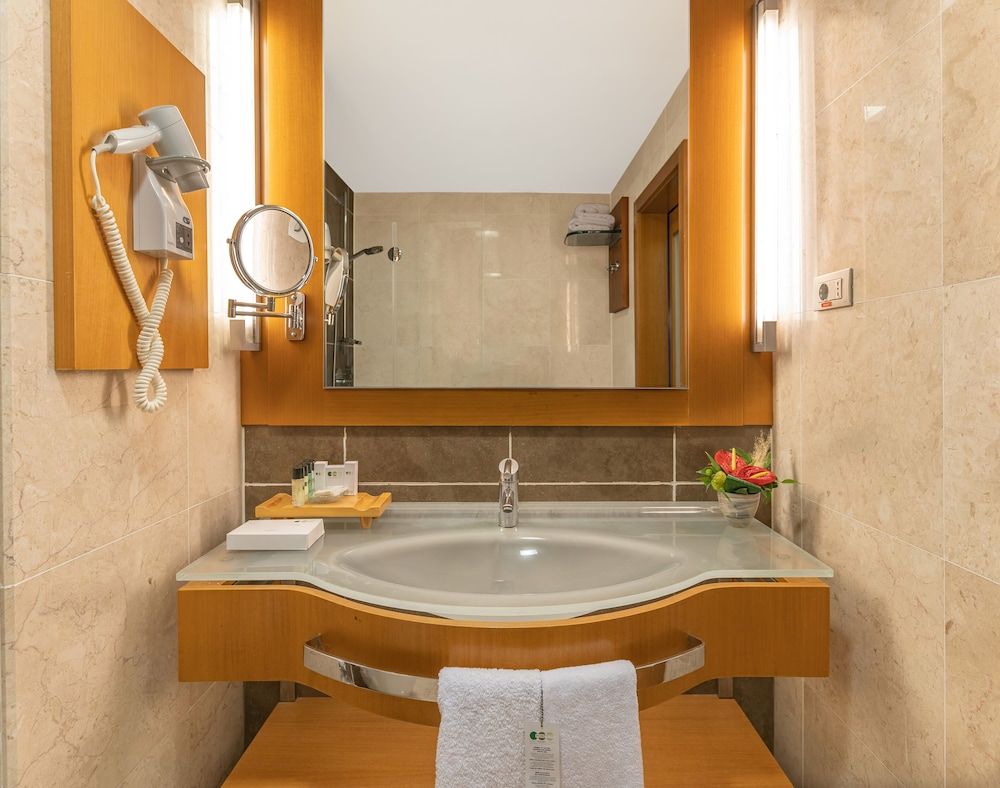 Point Hotel Taksim Standard Double or Twin Room 5