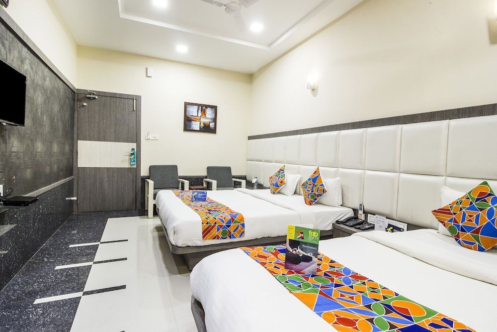 FabHotel Anmol's Classic Napier Town Executive Room, 1 Queen Bed, Non Smoking 3