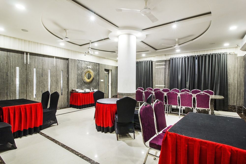 undefined FabHotel Anmol's Classic Napier Town 3