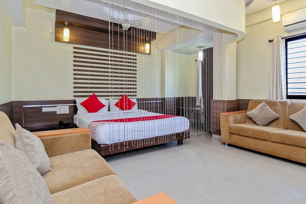 OYO 30537 Hotel Megharaj Double or Twin Room 5