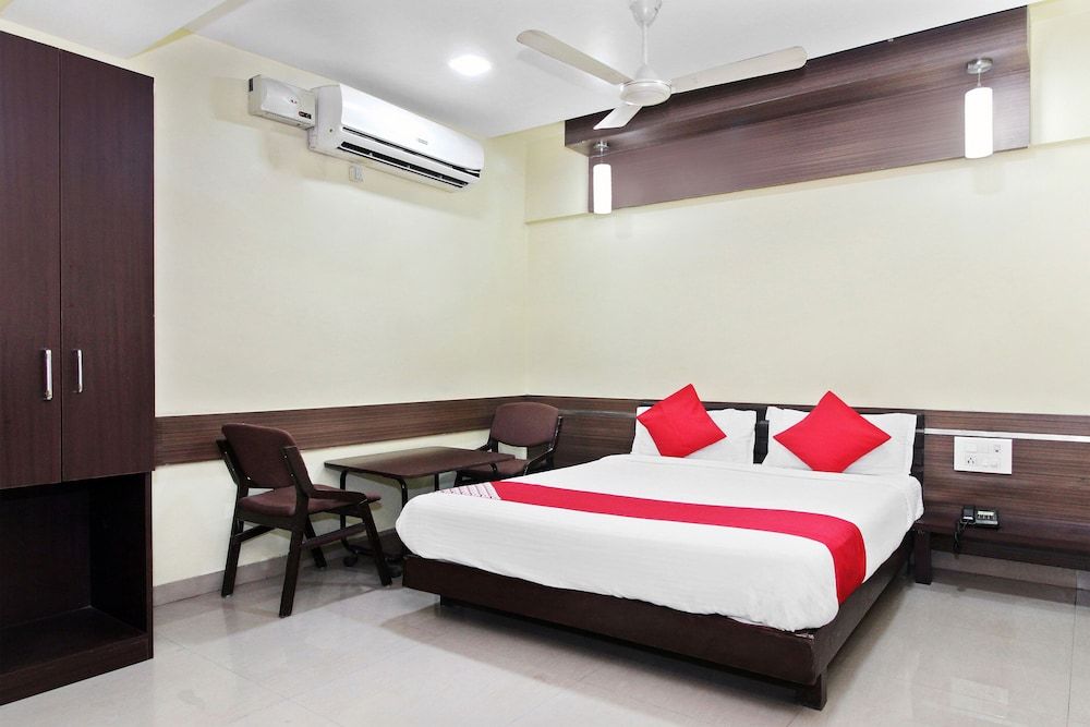 OYO 30537 Hotel Megharaj Double or Twin Room 11