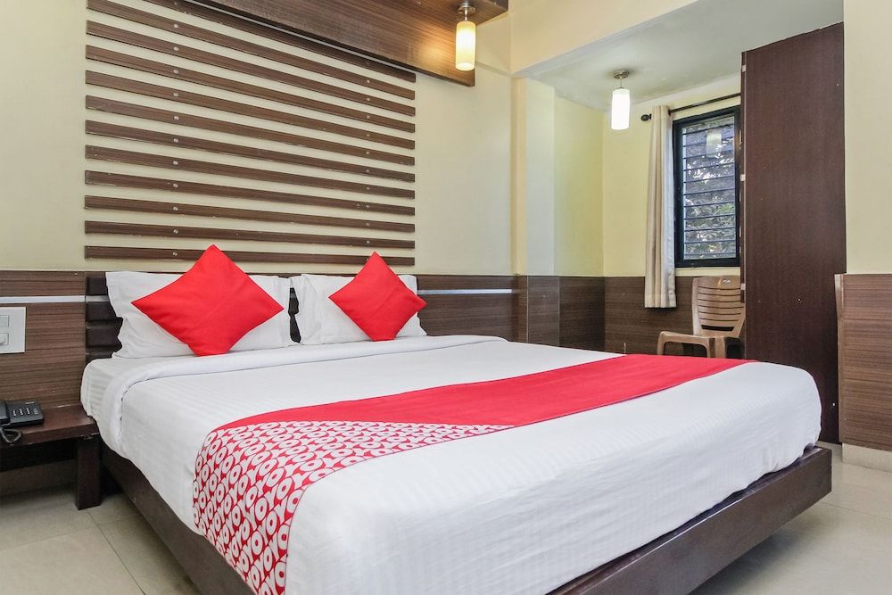 OYO 30537 Hotel Megharaj Double or Twin Room 6