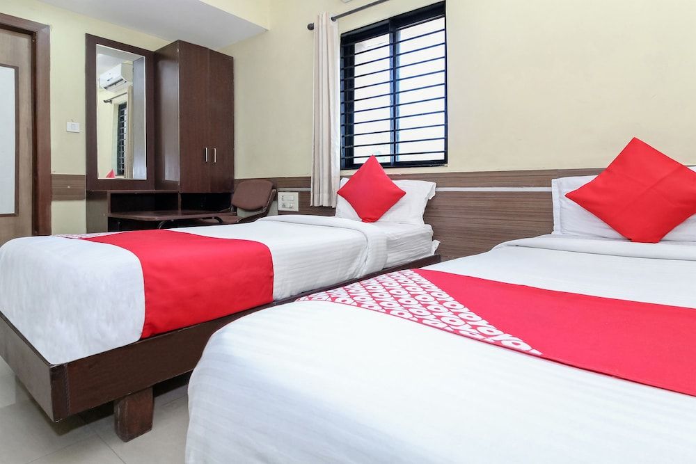 OYO 30537 Hotel Megharaj Double or Twin Room 8