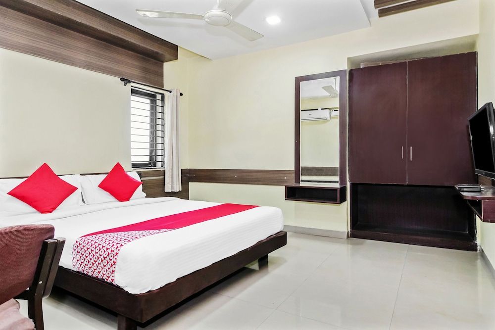 undefined OYO 30537 Hotel Megharaj 8