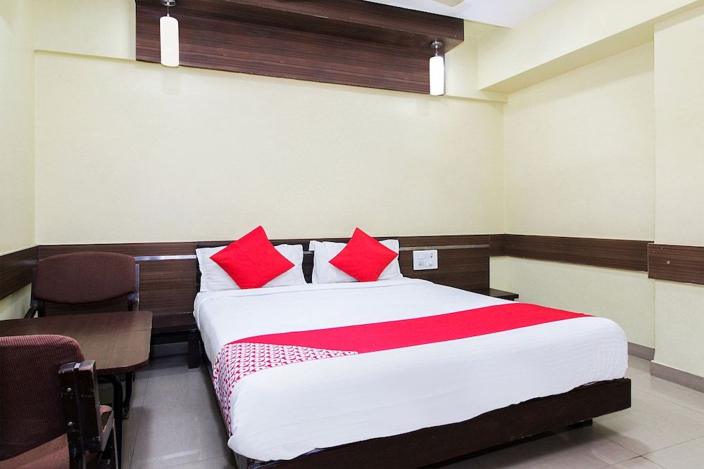 OYO 30537 Hotel Megharaj Double or Twin Room 12