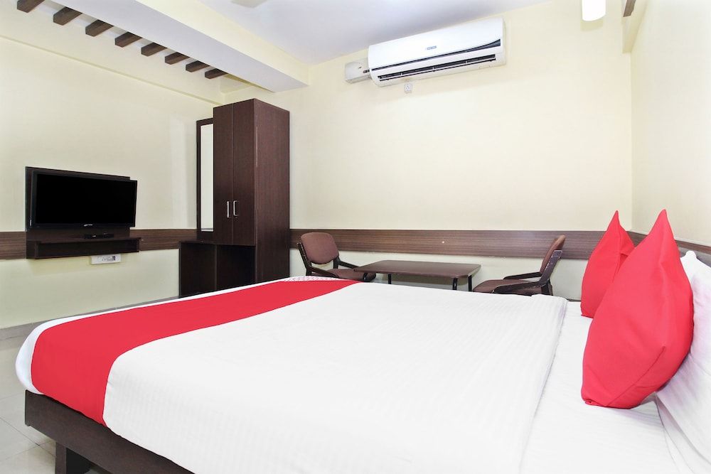 OYO 30537 Hotel Megharaj Double or Twin Room 7