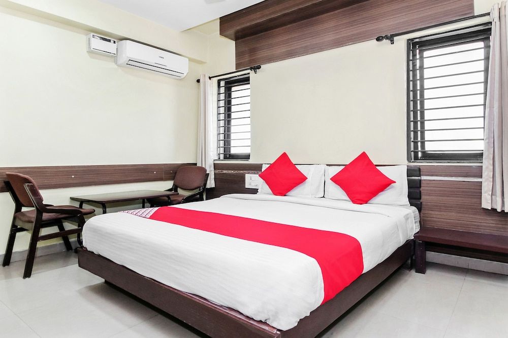 OYO 30537 Hotel Megharaj Double or Twin Room 9