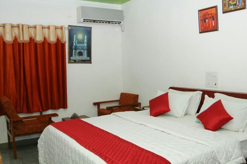 undefined Hotel Sapthagiri Balla 3