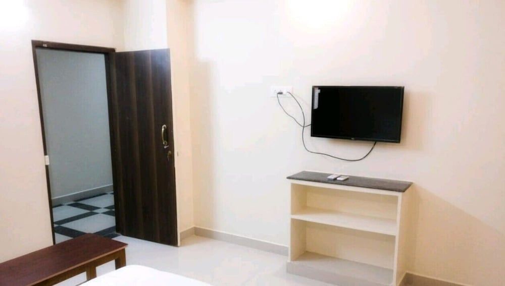 undefined iROOMZ Hotel Krishna Inn 8