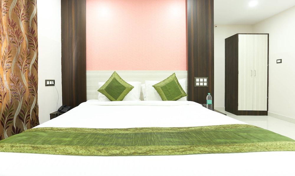 Treebo Habitat Suites and Rooms Deluxe Room, 1 King Bed 8