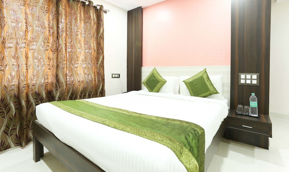 Treebo Habitat Suites and Rooms Deluxe Room, 1 King Bed 2