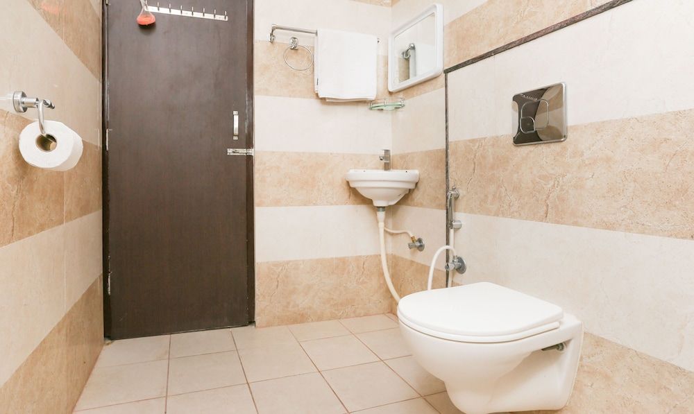Treebo Habitat Suites and Rooms Deluxe Room, 1 King Bed 4