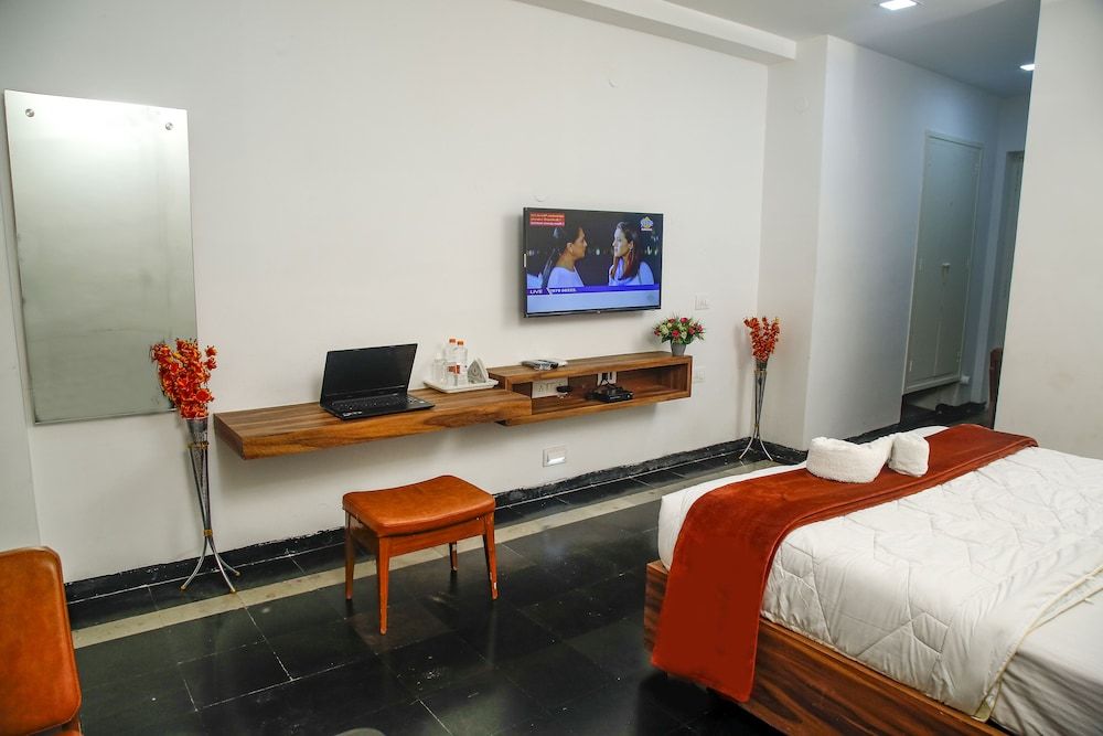 Amaravathi Hotel Comfort Room 12