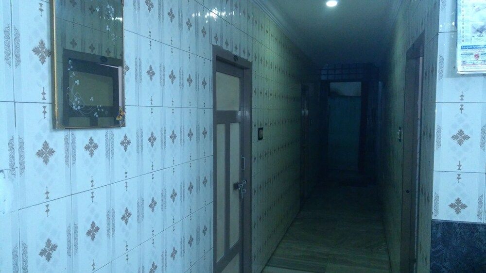 undefined Iroomz Hotel Nandini Lodge 8