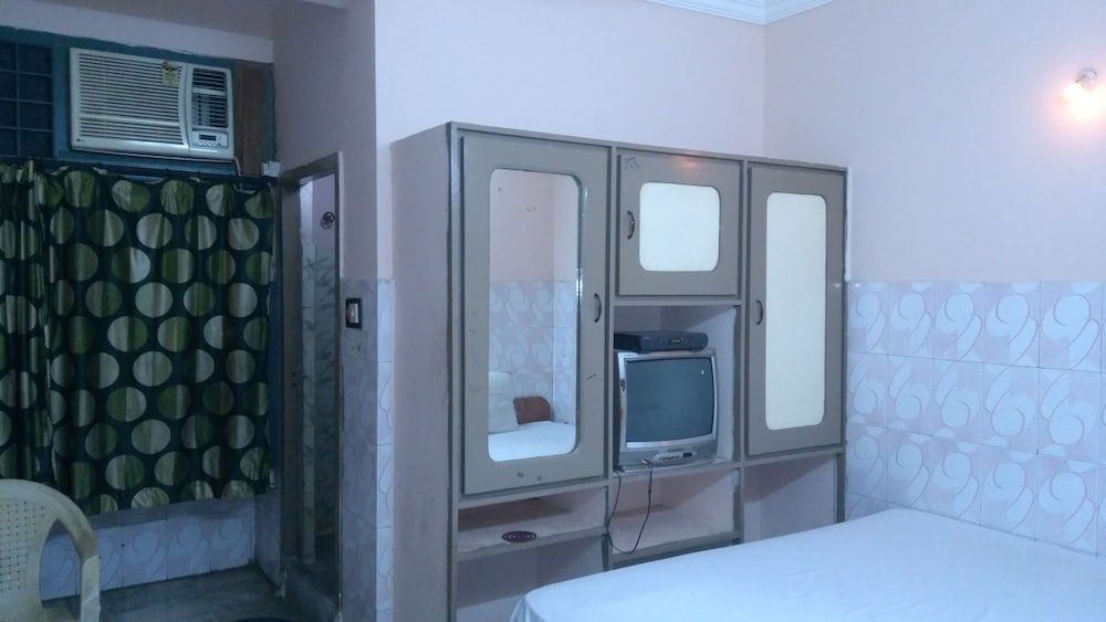 undefined Iroomz Hotel Nandini Lodge 6