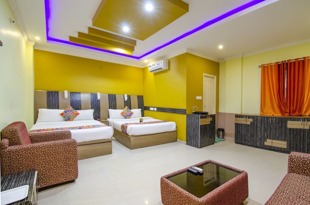 FabExpress Emirates Suites