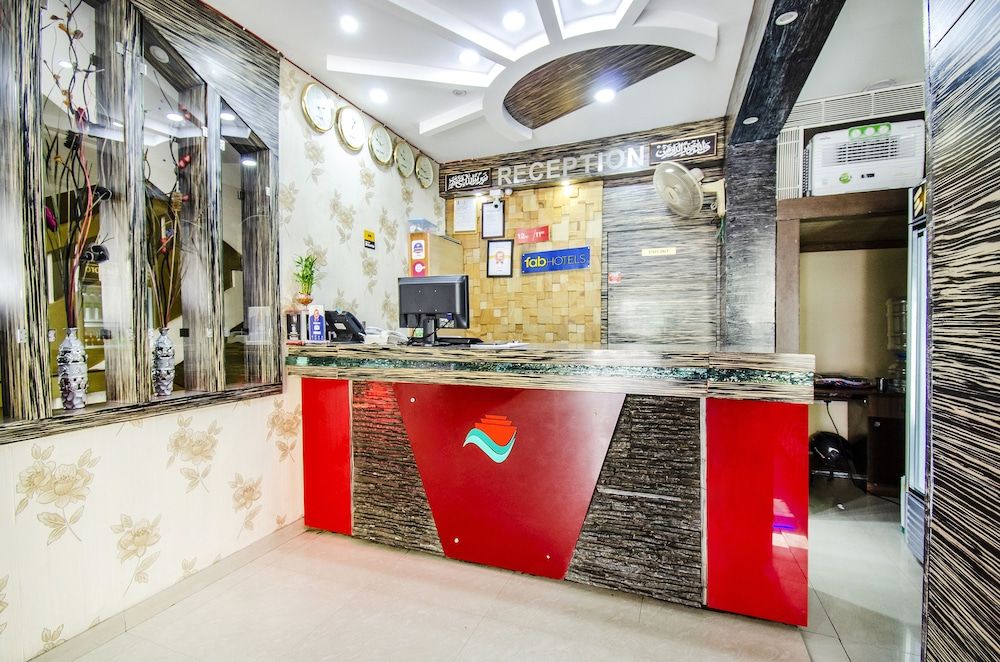 FabExpress Emirates Suites