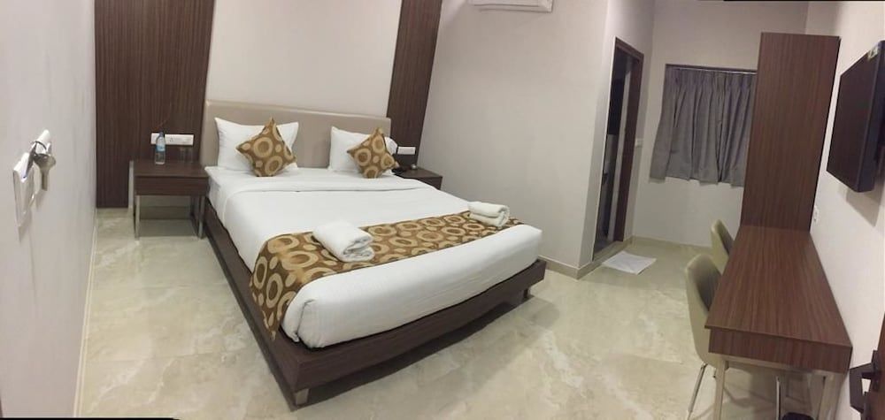 undefined Royal Park Hotel 10
