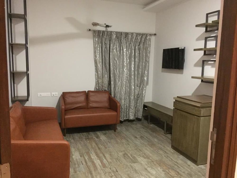 undefined Royal Park Hotel 3