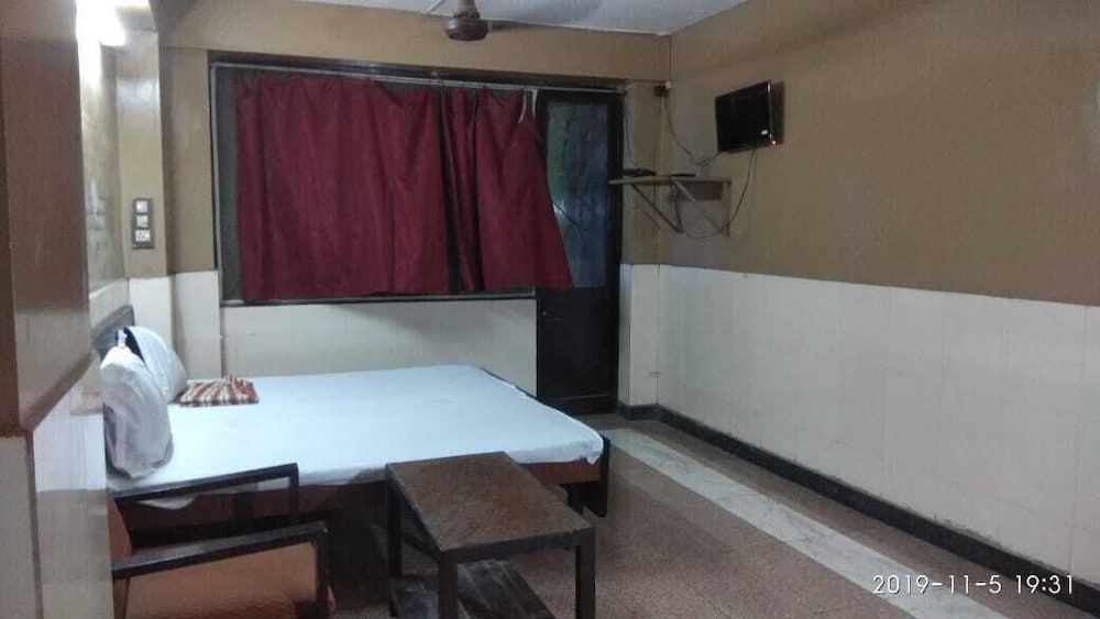 undefined iROOMZ Hotel Sundar 4