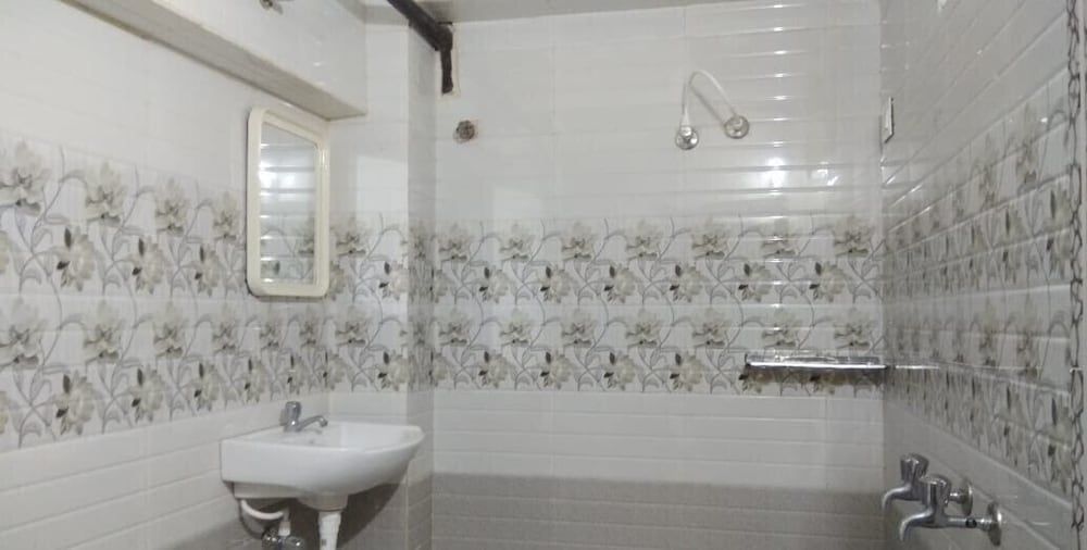 undefined iROOMZ Hotel Sundar 7