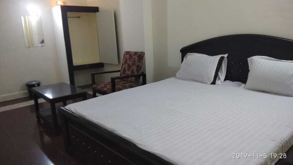 undefined iROOMZ Hotel Sundar 5