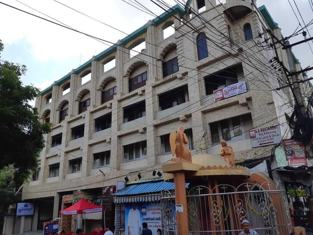 undefined iROOMZ Hotel Sundar 3