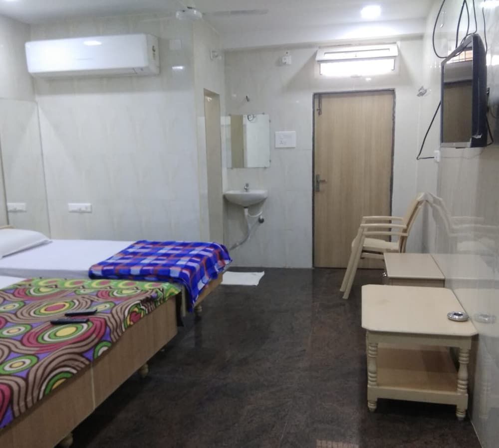 undefined iROOMZ GVK Residency 7