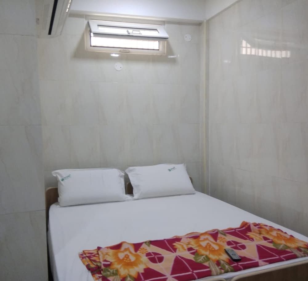 undefined iROOMZ GVK Residency