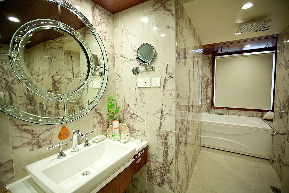 Hotel Sitara Deluxe Room 21