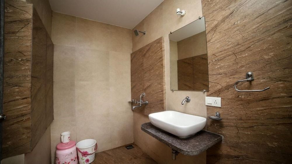 Seashell Beach Resort Deluxe Room 4