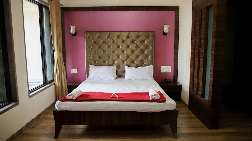 Seashell Beach Resort Premier Room 4