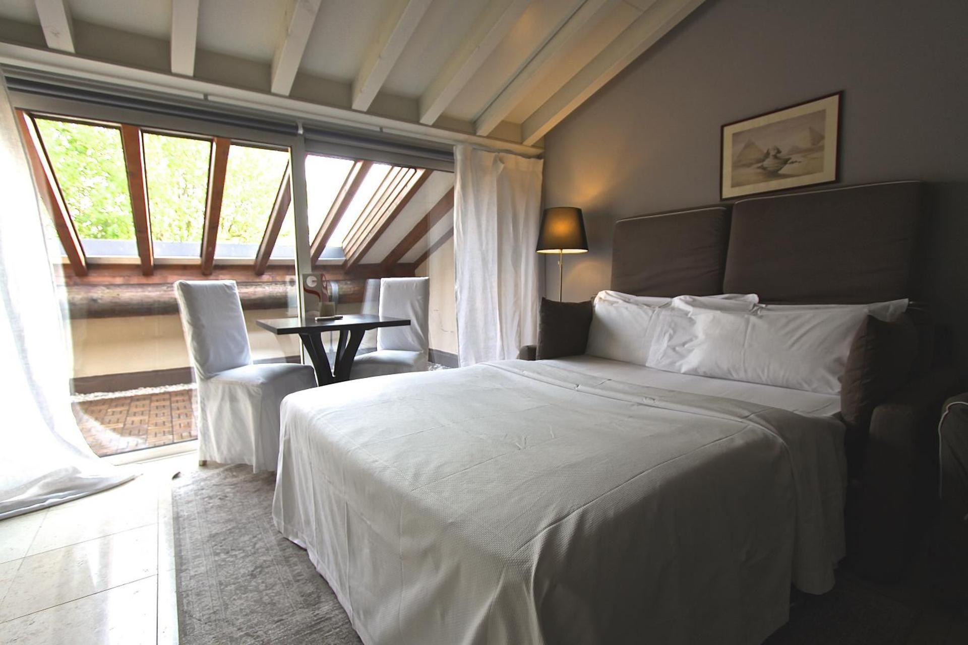 Executive Suite - Split Level (4 Adults) 