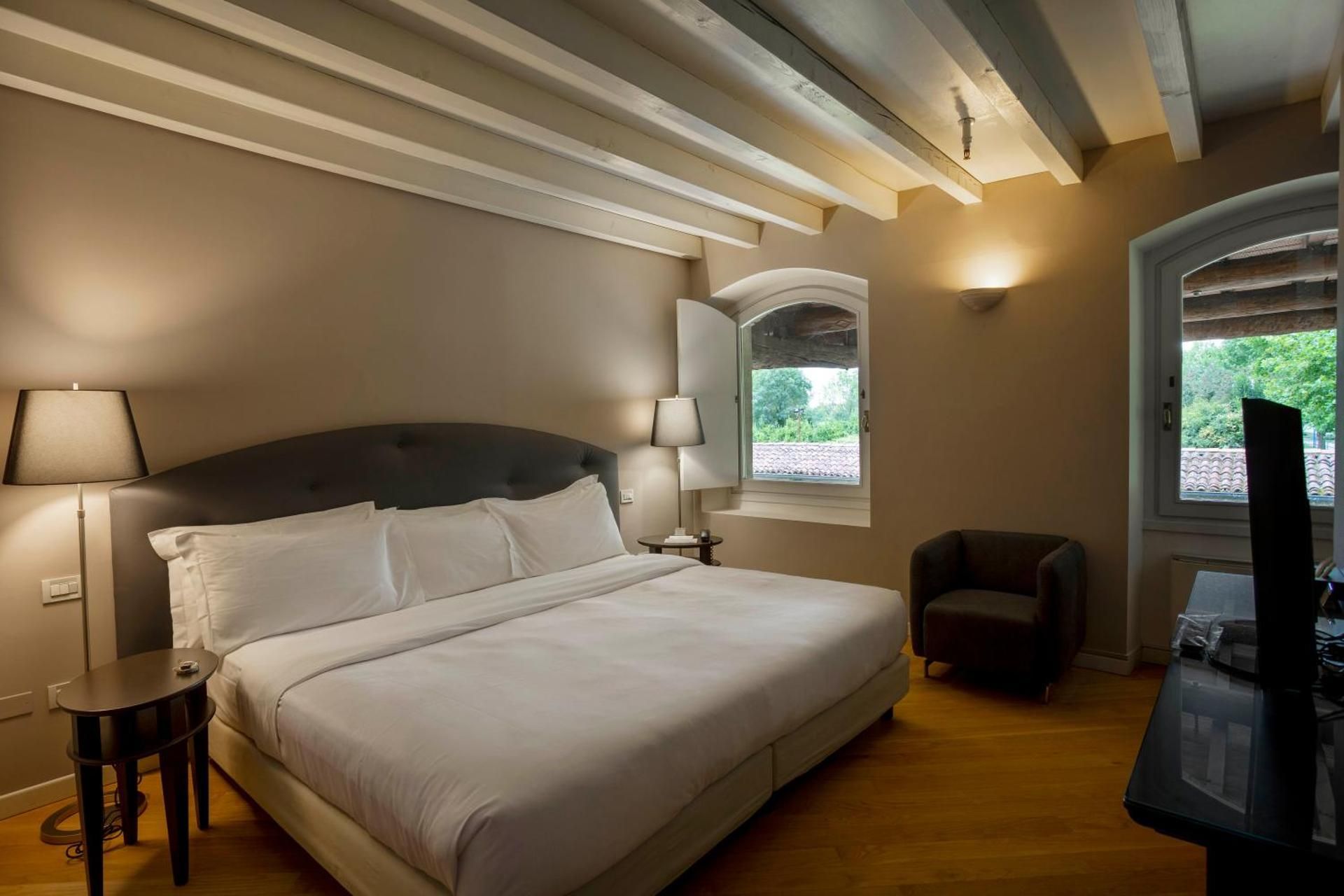 Executive Suite - Split Level (4 Adults) 