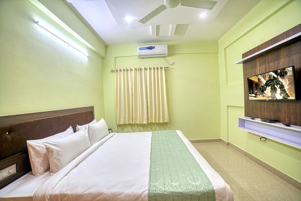 Red Key Bangalore Airport Deluxe Room 6