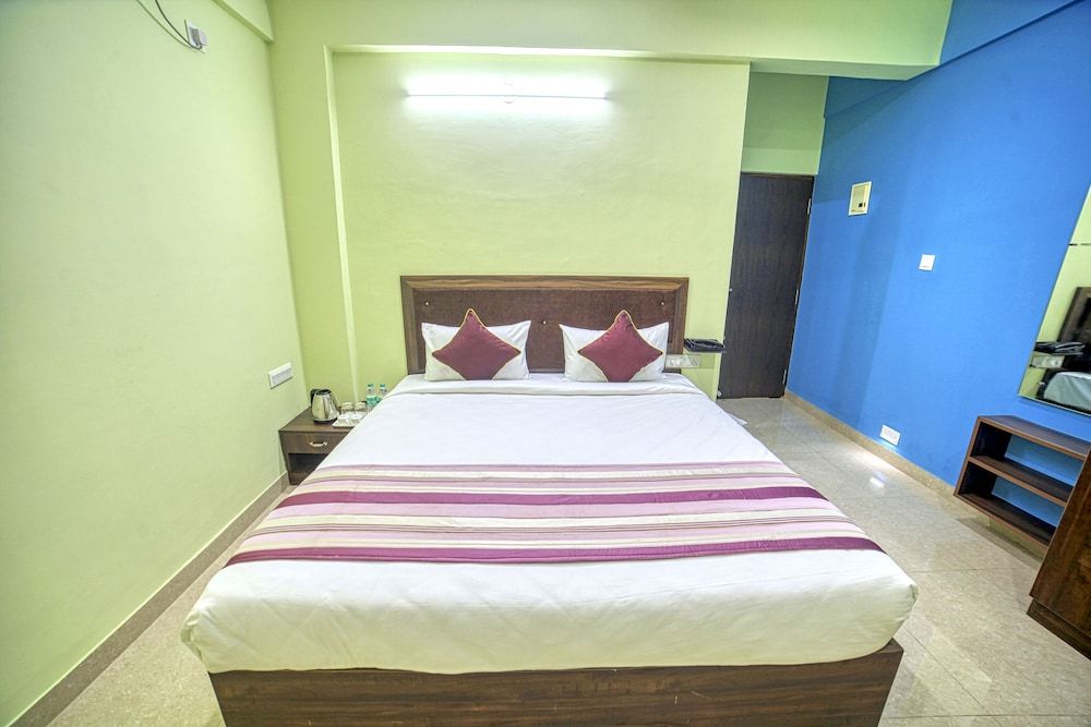 Red Key Bangalore Airport Deluxe Room