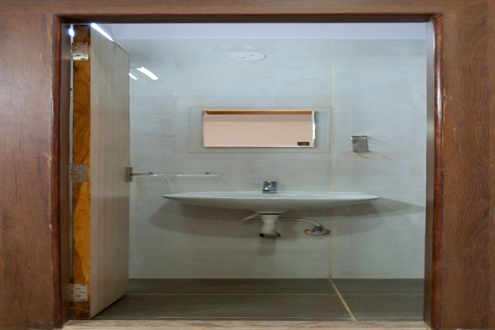 Red Key Bangalore Airport Standard Room 10