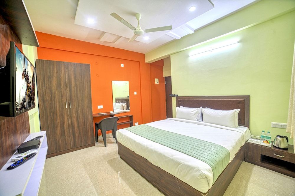 Red Key Bangalore Airport Deluxe Room 5