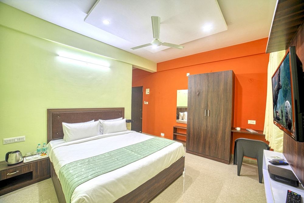 Red Key Bangalore Airport Deluxe Room 3