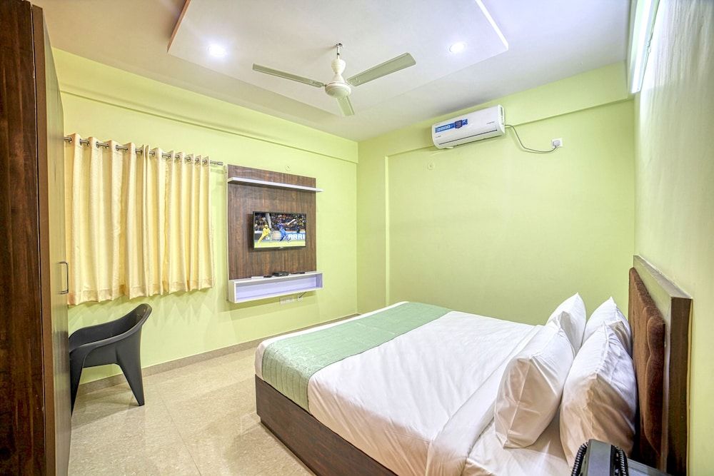 Red Key Bangalore Airport Deluxe Room 4