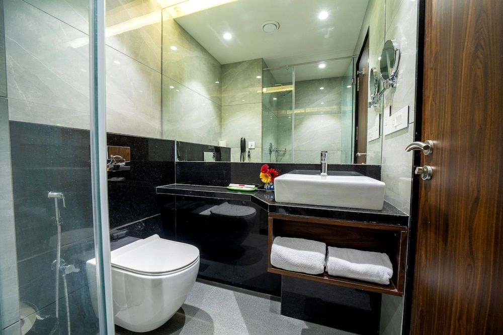 The Monarch Executive Room 7