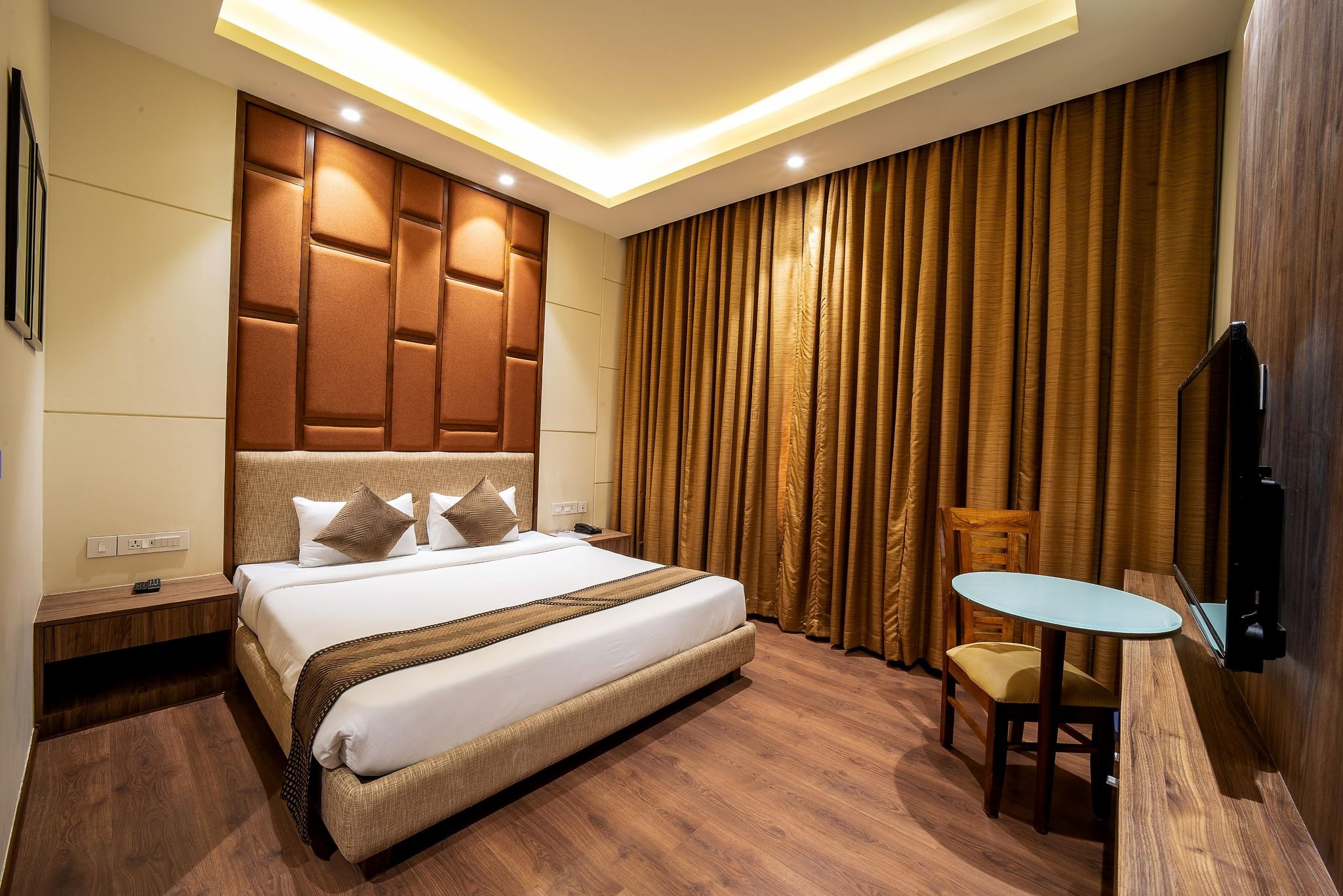 The Monarch Executive Room 2